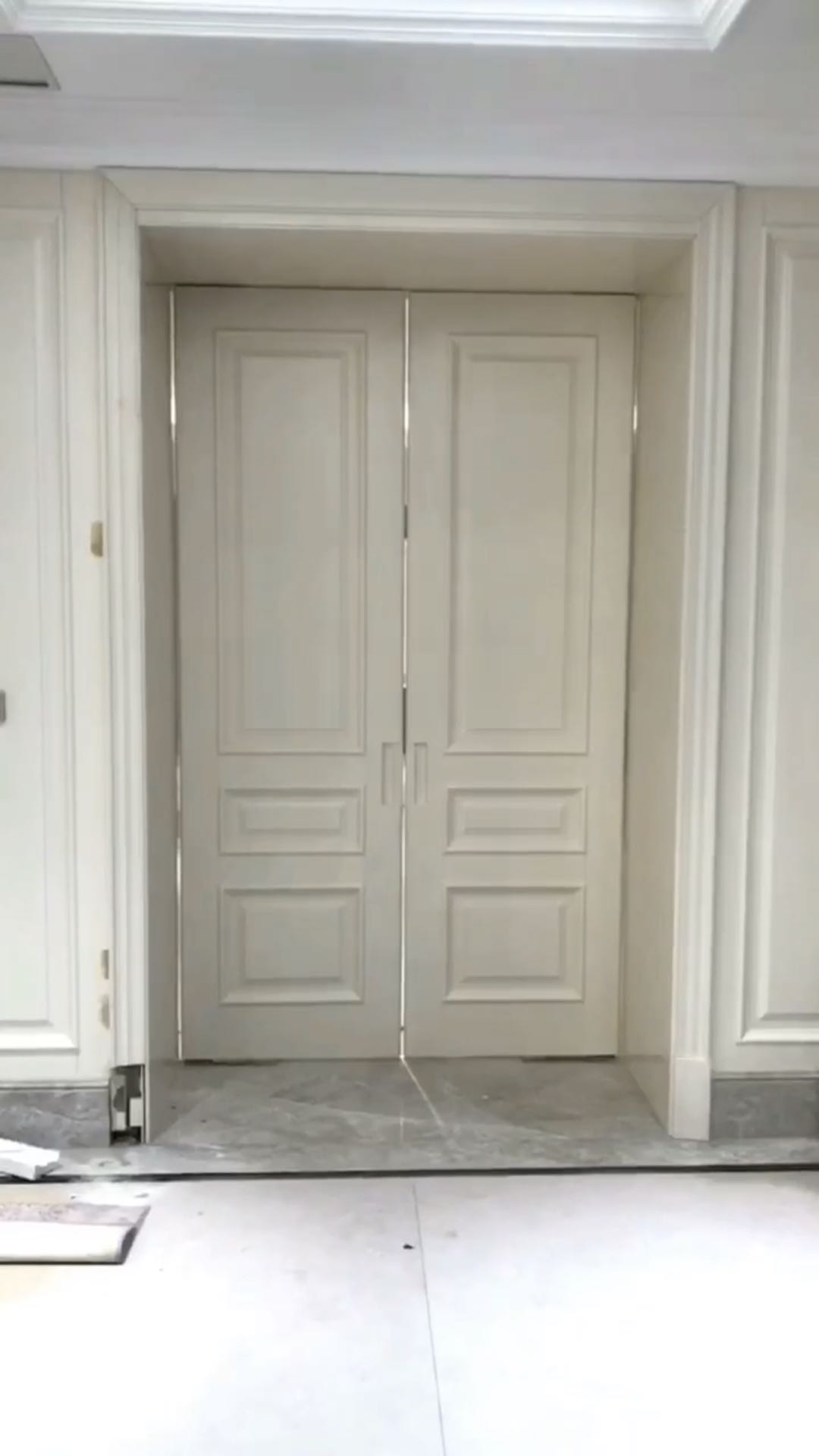 双向开启实木电动地弹簧门