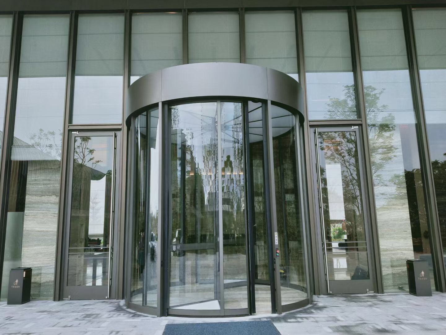 铝合金电动旋转门