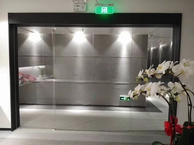 黑拉丝无指纹门套玻璃感应自动门
