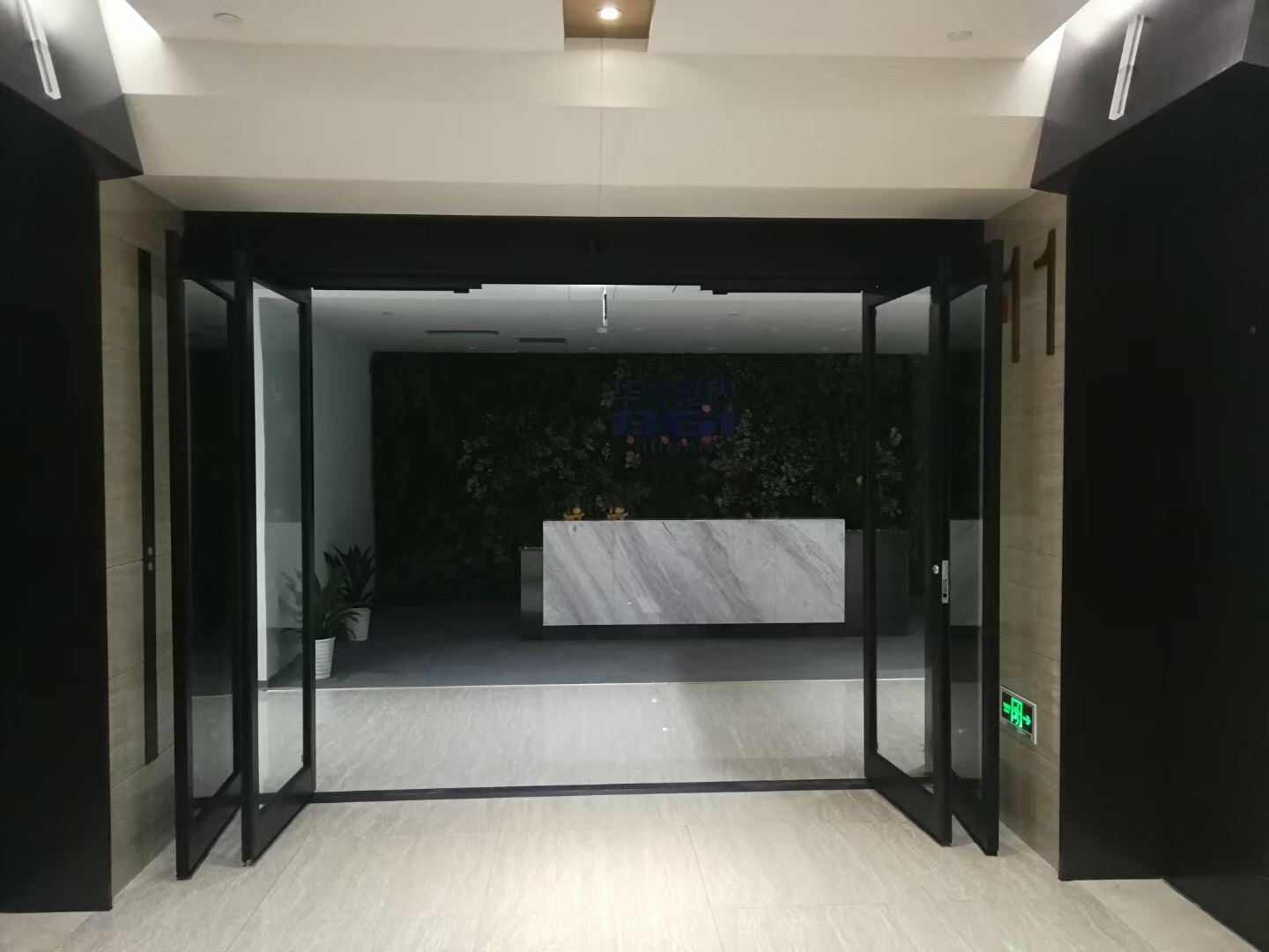 紧急逃生自动门