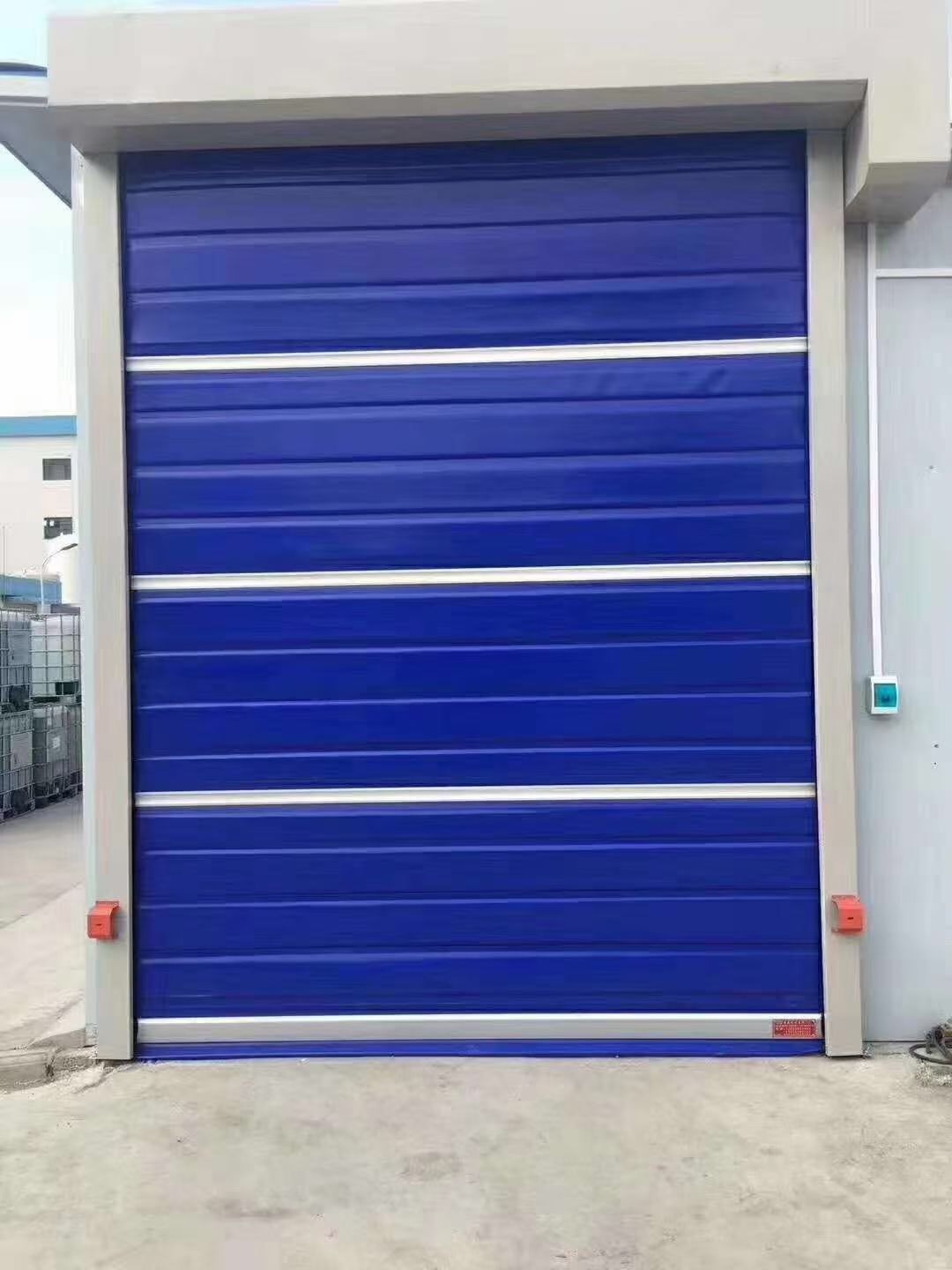 蓝色快速卷帘门