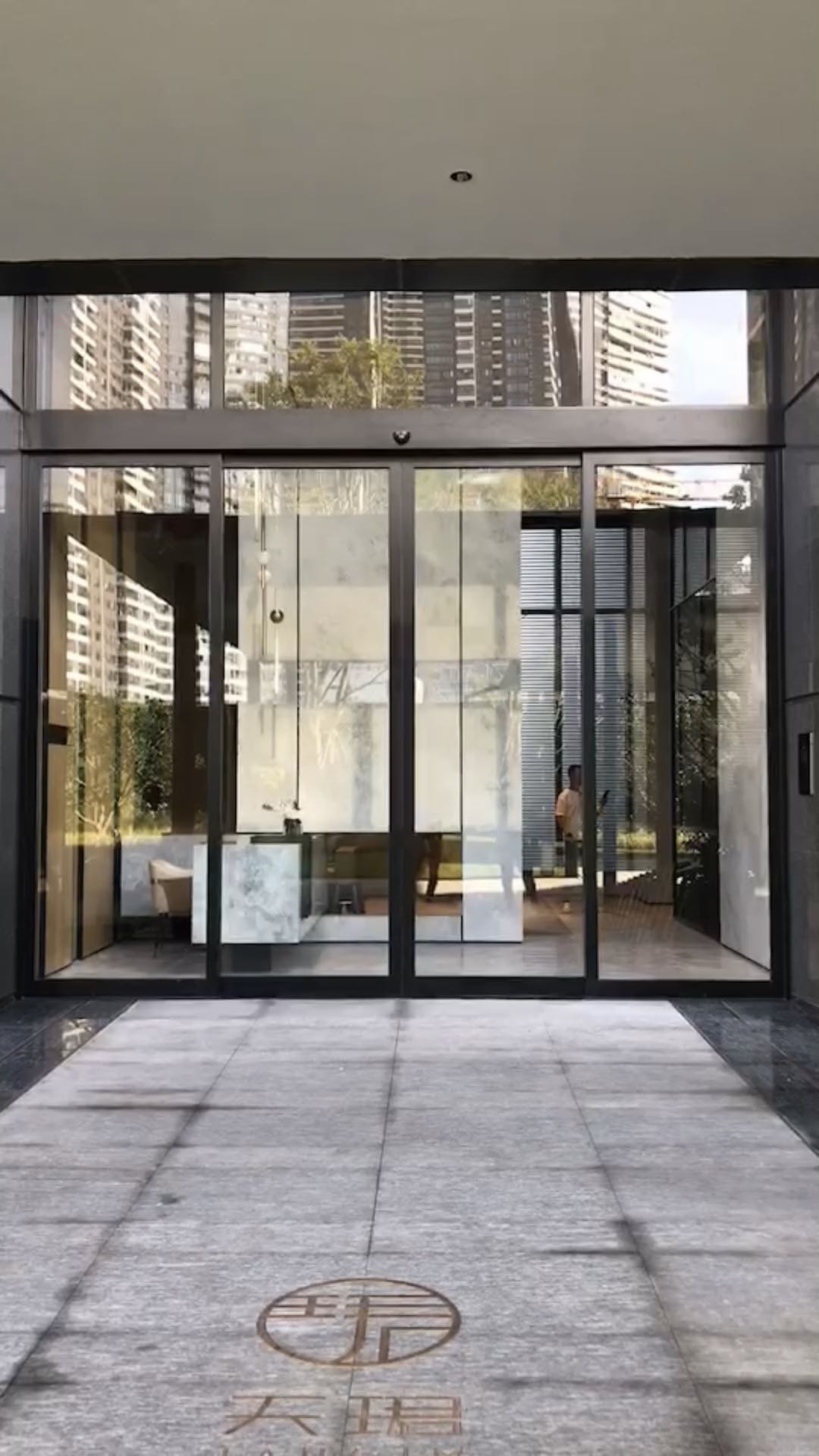 玻璃电动感应门